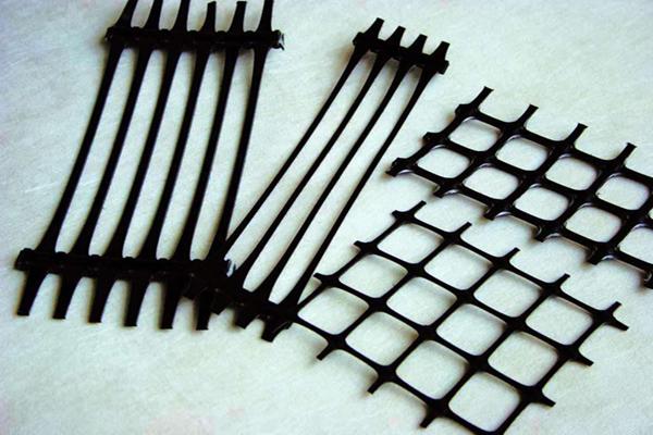 塑料土工格柵鋪路時需要包邊嗎